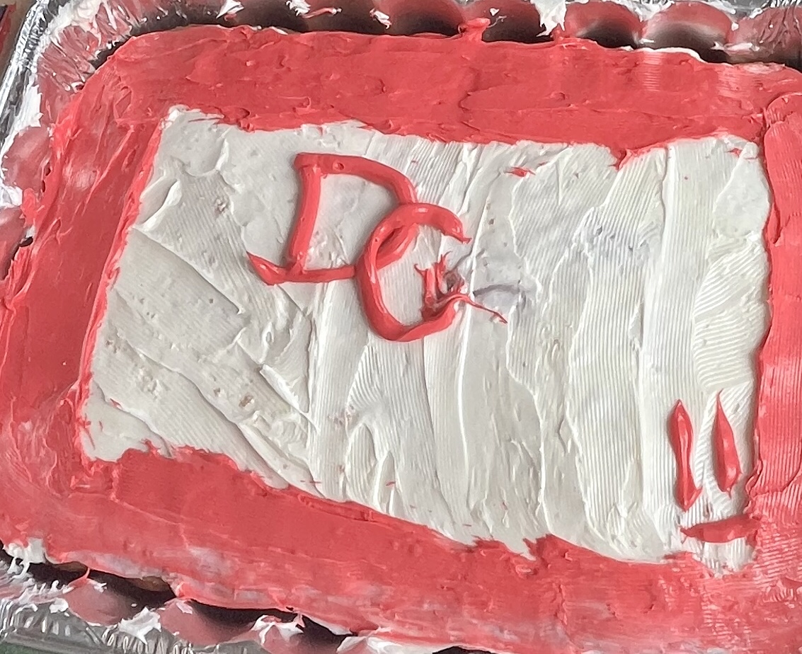 The cake decorated by Callie Hobbs (‘25) and Juliana Clark (‘27), featuring the new Davidson College logo (not easily drawn with frosting), found an owner in the Davidson College Freshman Cake Race.